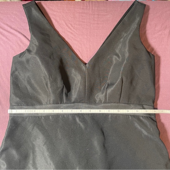 GAP Maternity Double V-neck sleeveless dress in black - Size 6 - Picture 3 of 10